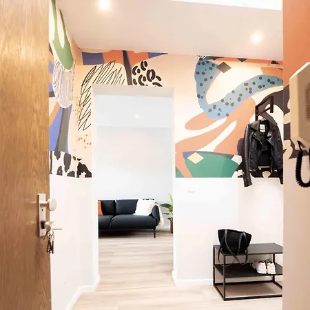 Mayer In Apartment