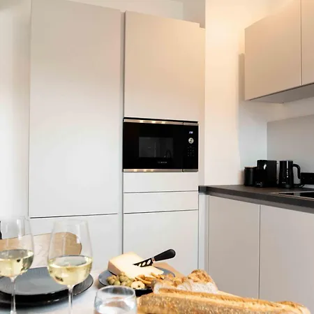 Mayer In Apartment
